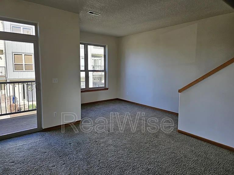 511 NE 84th Cir — Photo 2