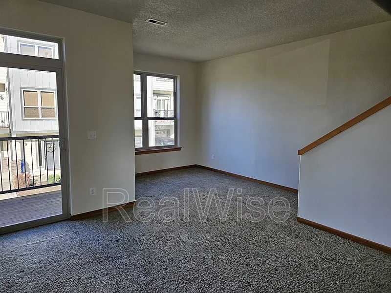 Building Photo - 511 NE 84th Cir