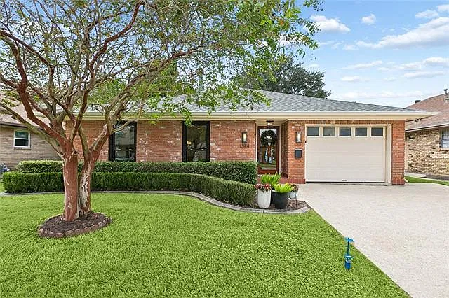 3 bed, 2.0 bath, 1870 sqft, $2,900 — Photo 2