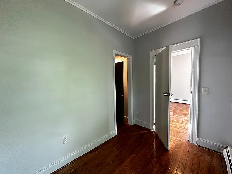 126 Bergen Ave #2E — Photo 8