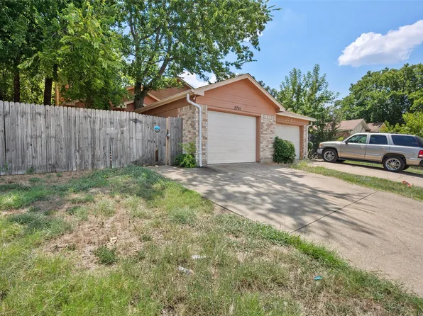 2701 Woodmont Trl, Fort Worth, TX 76133