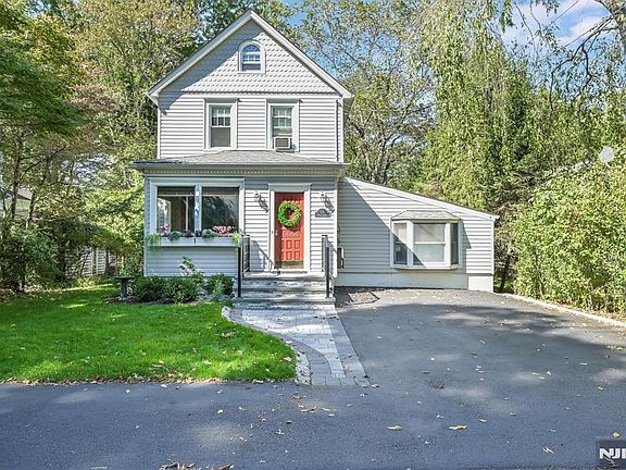 3rd image of 25 Maple Ave