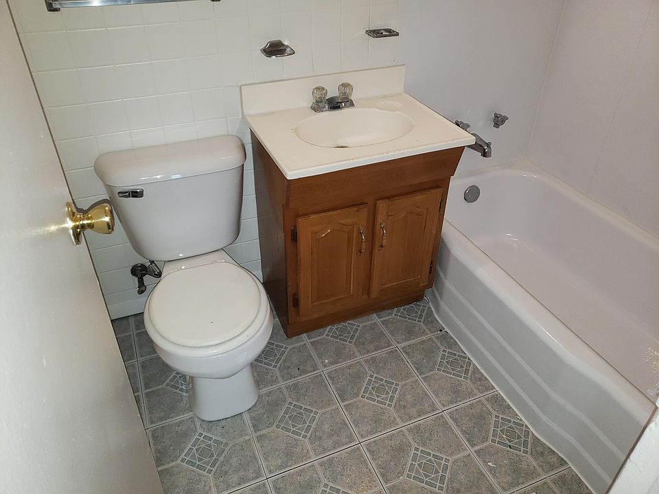 2nd image of 501 Maple Ave #1A