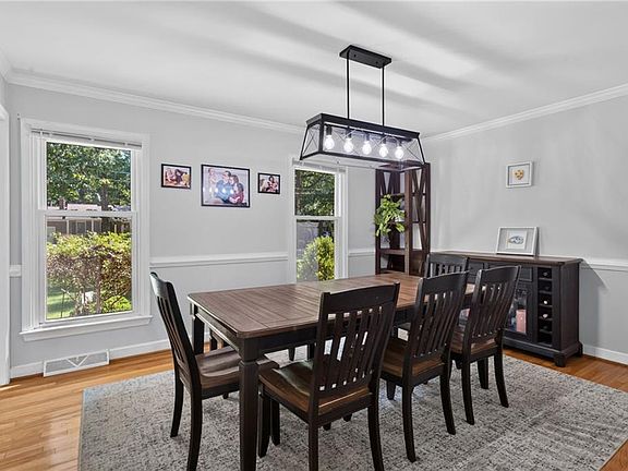4th image of 303 Parkway Dr