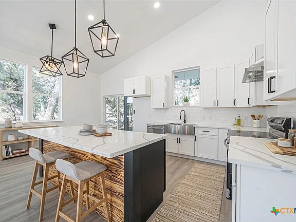 2nd image of 4 Huisache Ln