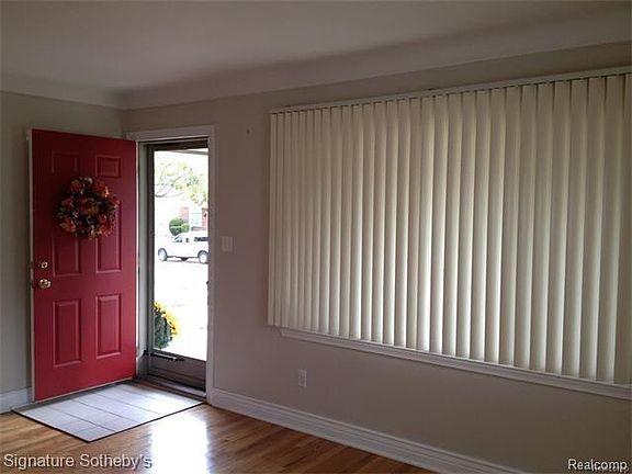 5th image of 1666 Hollywood St