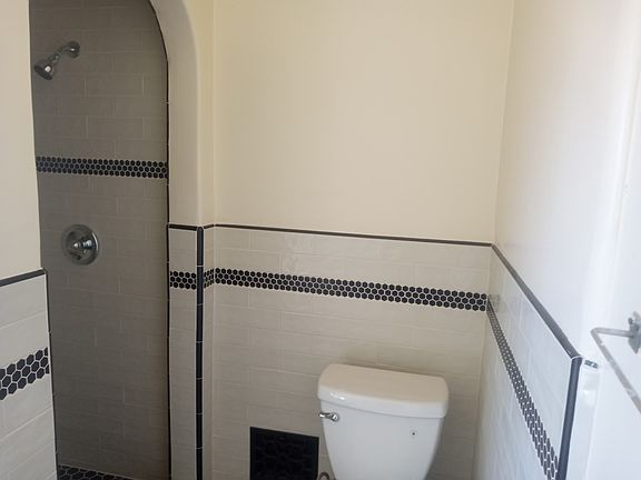 2nd image of 4723 S Budlong Ave APT 6