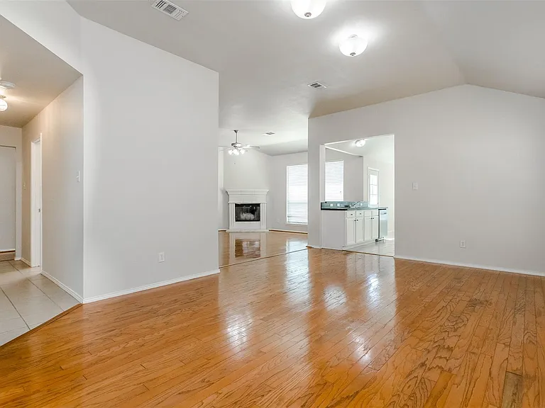 1017 Caleb St — Photo 23
