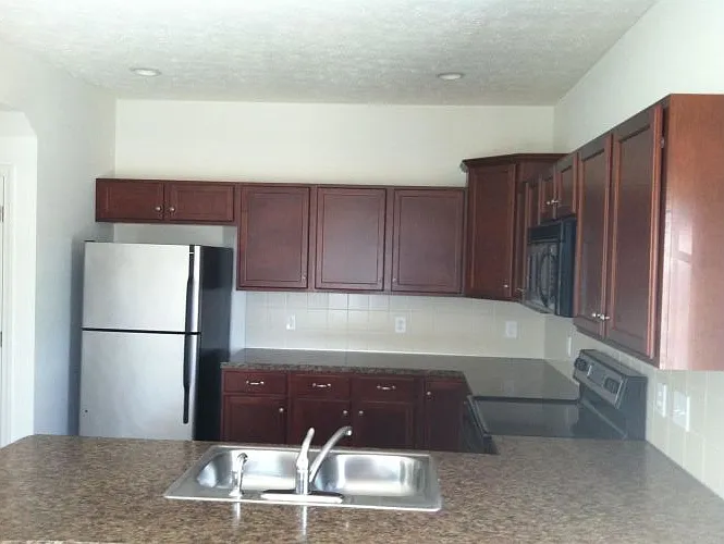 3 bed, 1425 sqft, $1,425 — Photo 3