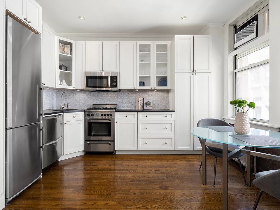 1st image of 4 Lexington Ave APT 6E