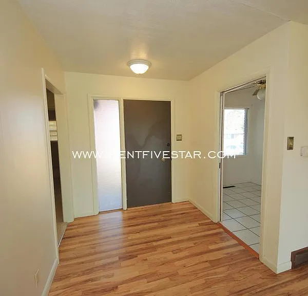 180 Valleyview Dr — Photo 2