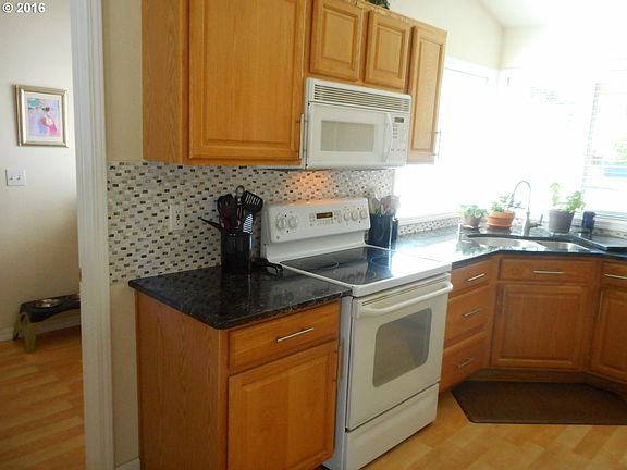 3rd image of 950 Elkhorn Dr
