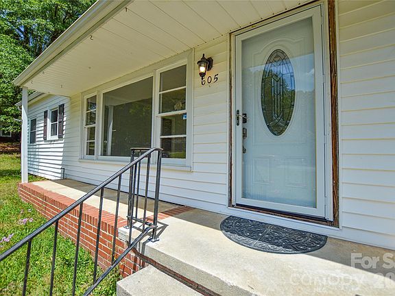 3rd image of 605 Gillsbrook Rd