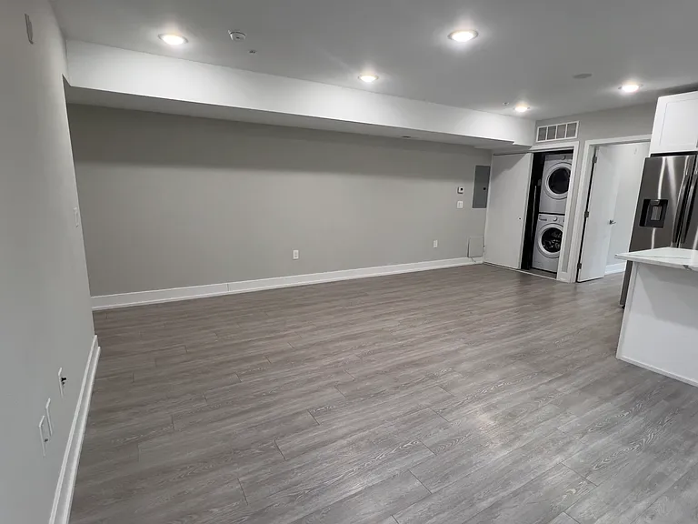 649-1 N 35th St #201 — Photo 22