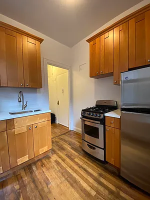 Rented by Urban Real Estate Property Group Inc | media 16