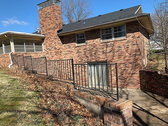 4th image of 2425 Livingston St