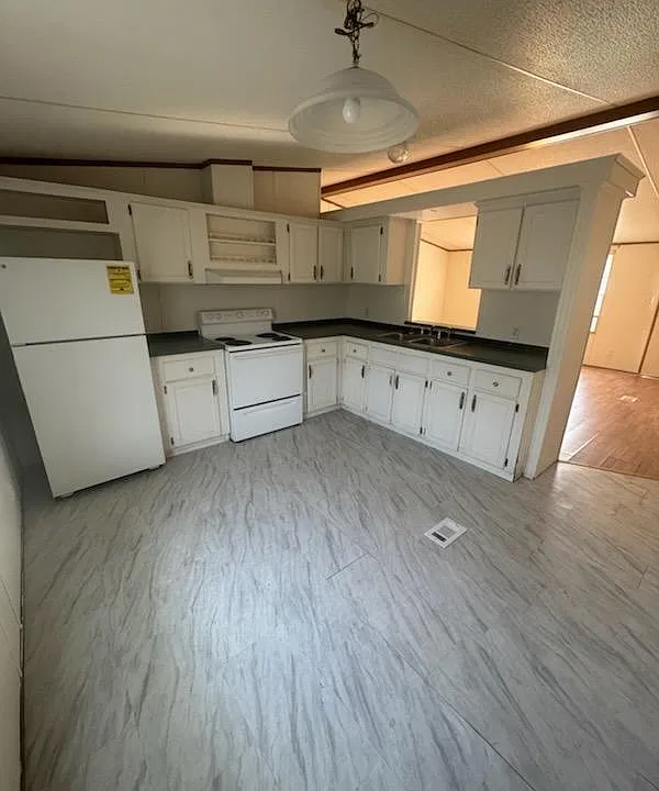 403 S Alligator Ln