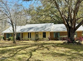 22000 Northview Dr, Moss Point, MS 39562