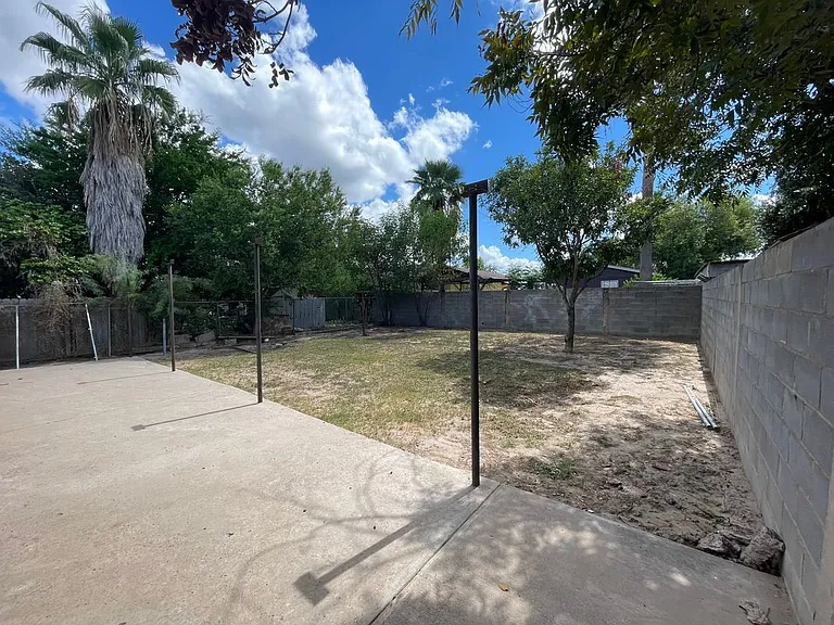 231 Malaga Dr — Photo 19