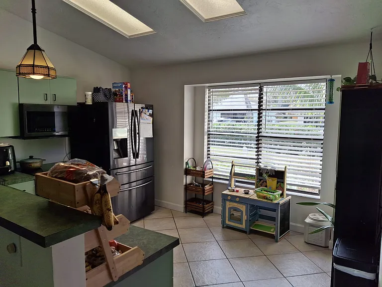 385 Toledo St — Photo 34