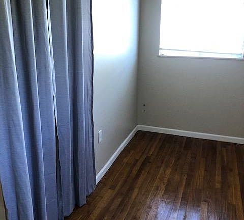 5th image of 422 Robinette St