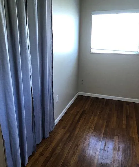 422 Robinette St — Photo 5