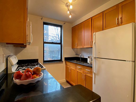 4th image of 3 E 115th St APT 3C
