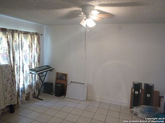 5th image of 326 Robert E Lee St