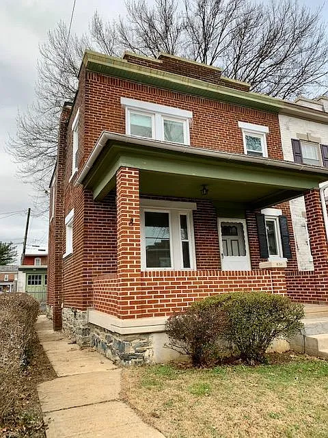 638 Pearl St photo 1