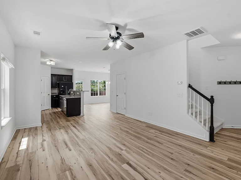 5003 Hemlock Ct — Photo 8