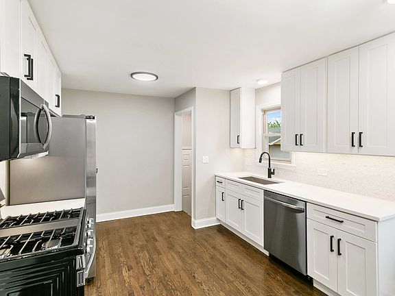 3rd image of 3125 W 101st St