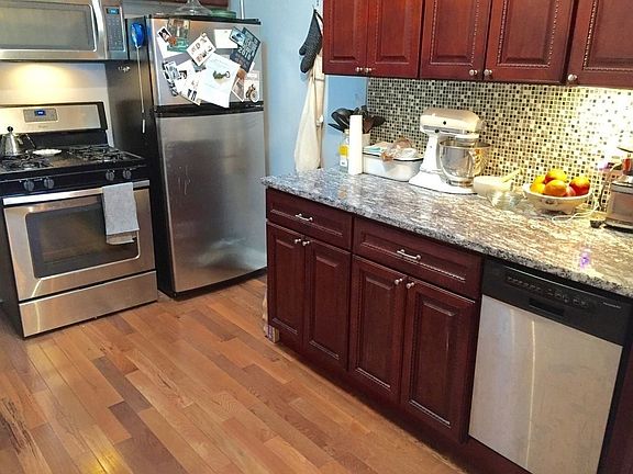 2nd image of 258 Irving Ave APT 3R