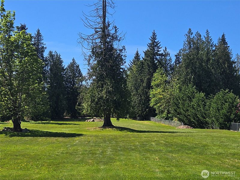 5th image of 1020 120th Avenue E