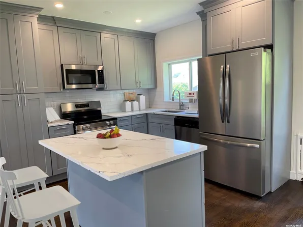 493 S 4th Street, Lindenhurst, NY 11757