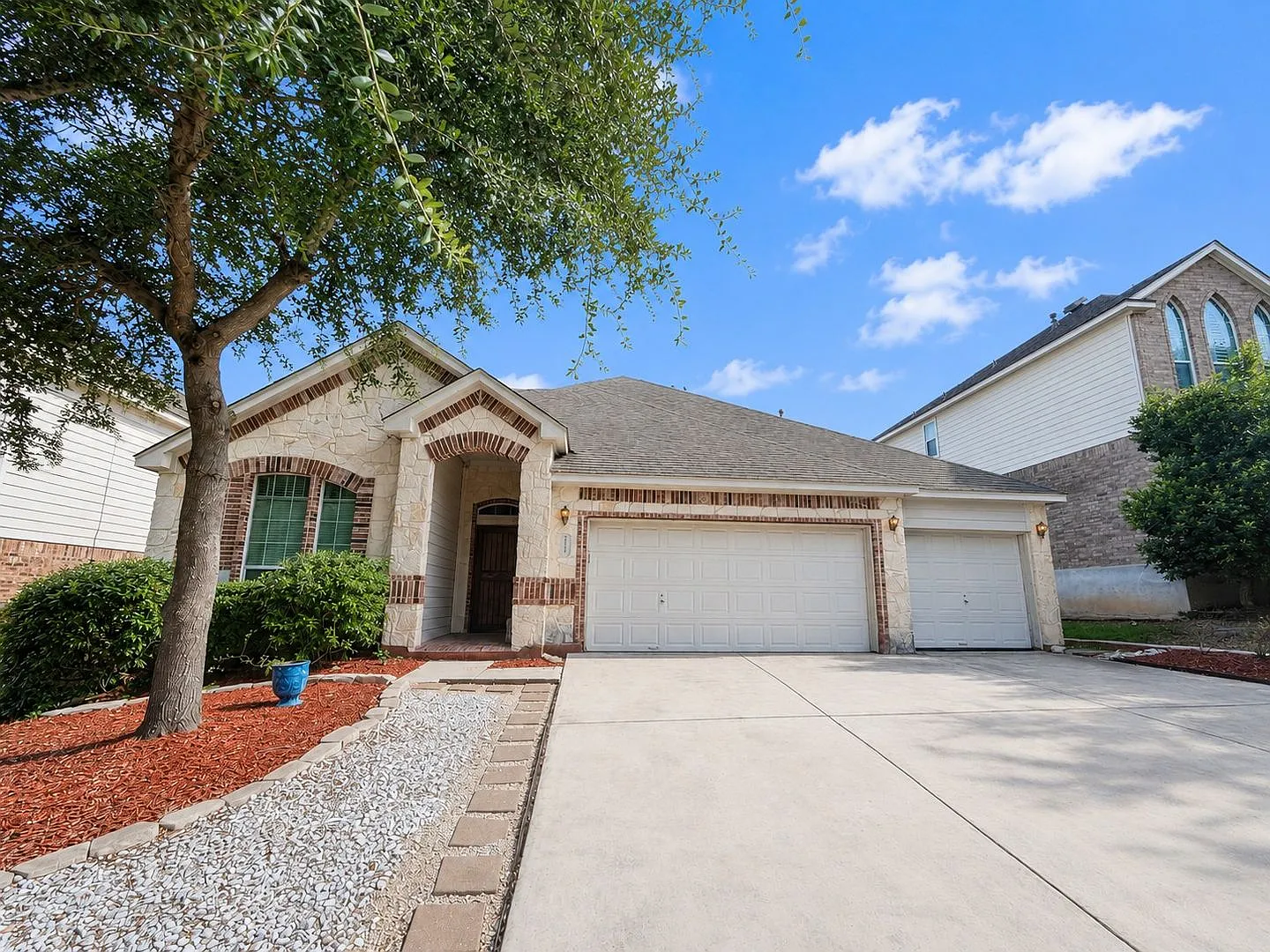 Spacious 4-Bedroom Home with Game Room & 3-Car Garage — Photo 1
