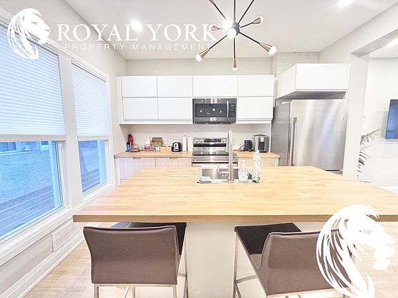 5th image of 4744 Lovell Pl