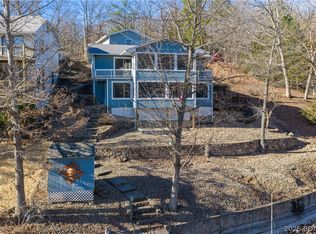 830 Shawnee View Dr, Sunrise Beach, MO 65079