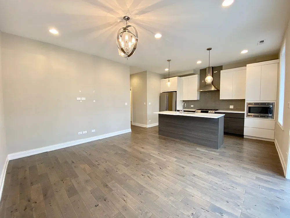Building Photo - 317 W Evergreen Ave #402