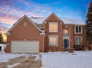 1205 Tulberry Cir, Rochester, MI 48306