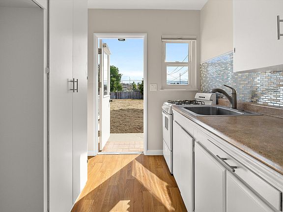 5th image of 518 Central Ave #B