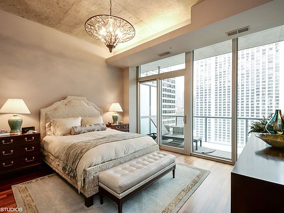 5th image of 550 N St Clair St 2206