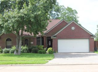 127 Washington Ave, Clute, TX 77531