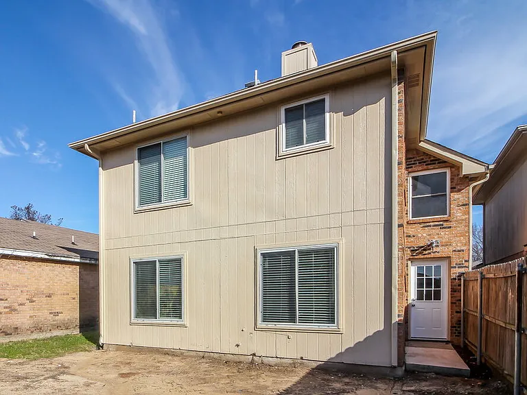 1115 Colbert Ln — Photo 15