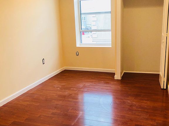 3rd image of 2520 E Lehigh Ave