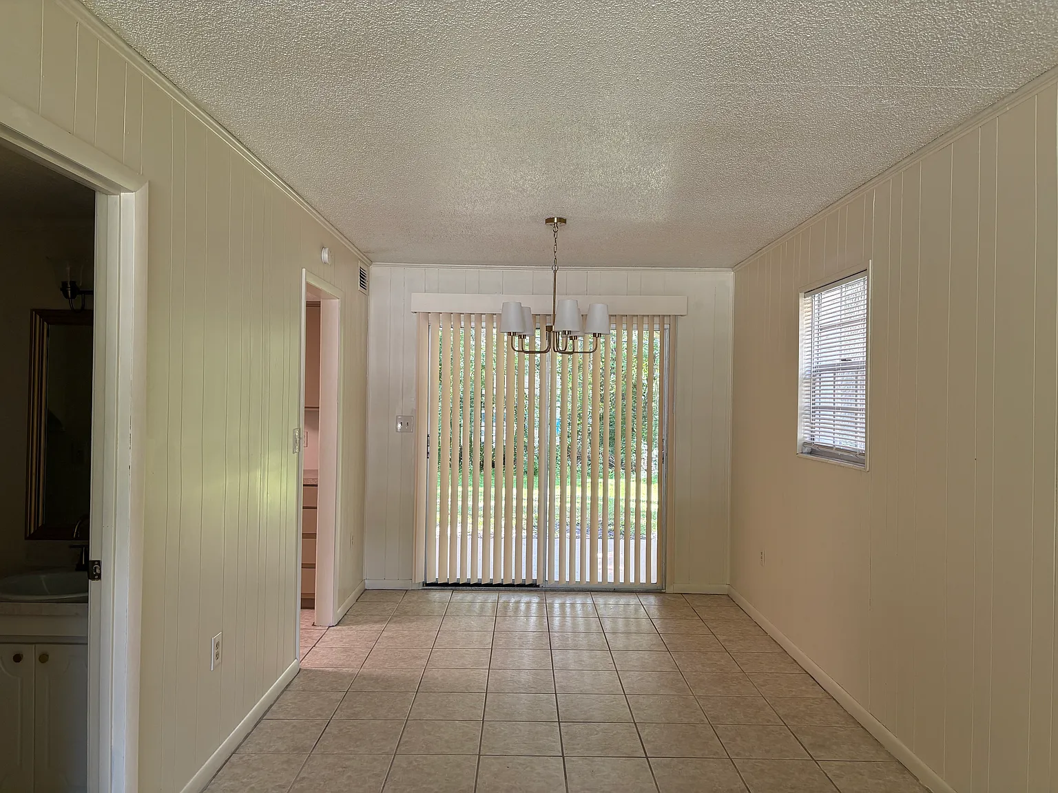 2 bed, 1.5 bath, 1250 sqft, $1,550 — Photo 3