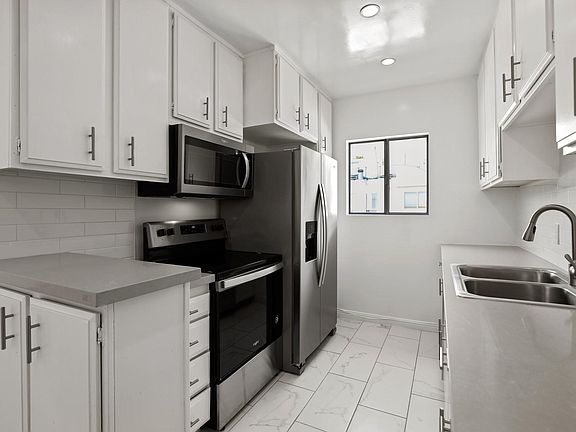 2nd image of 617 N Sweetzer Ave #5