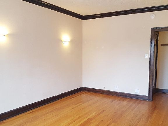 3rd image of 911 S Humphrey Ave APT 2