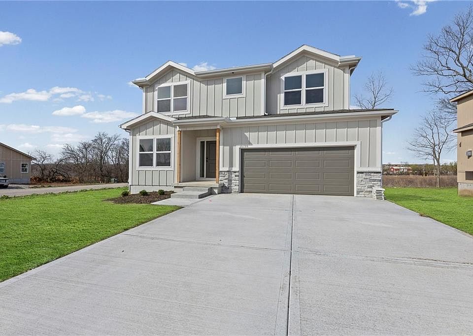 1st image of 20786 Emerald St