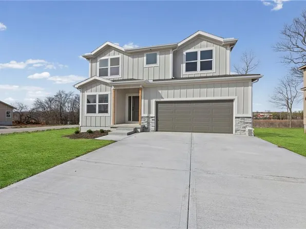 20786 Emerald St, Spring Hill, KS 66083