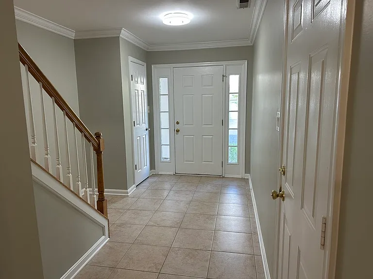 2427 Clover Field Cir — Photo 3